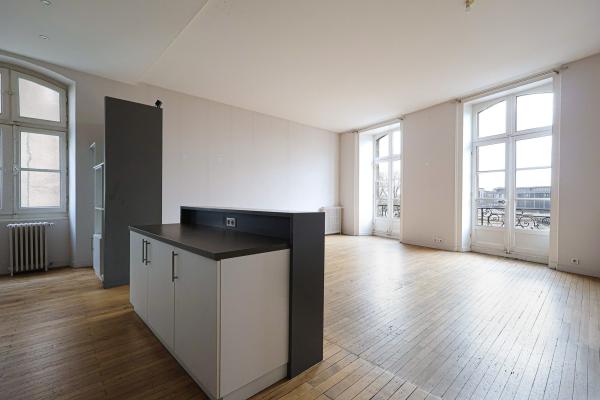 Louer appartement 4 pièce(s) 130 m² - Photo