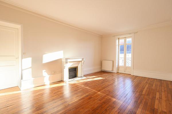 Louer appartement 4 pièce(s) 112 m² - Photo